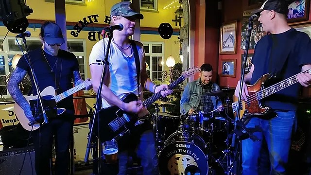 Country Night: The Tumblin' Dice