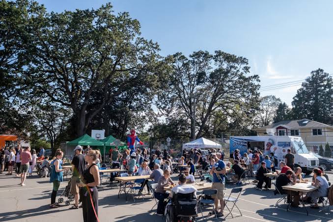 Oaklands Sunset Market
